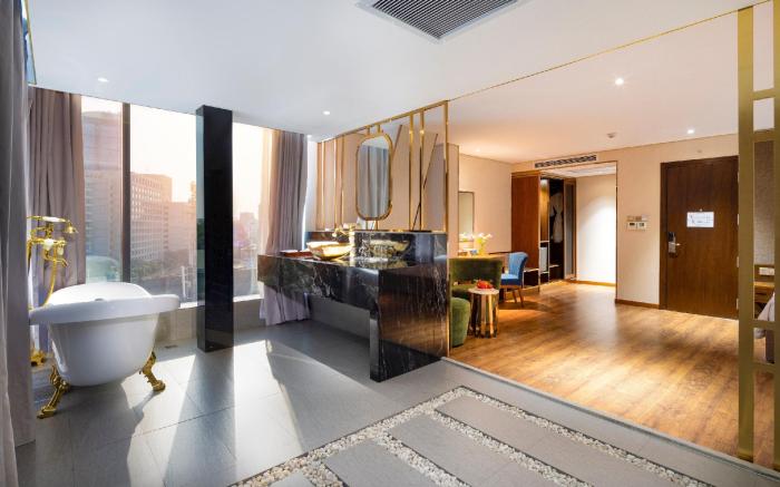 Winsuites Saigon Hotel