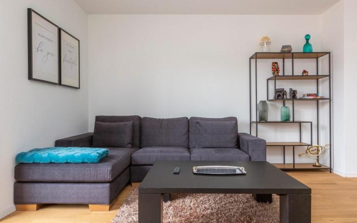 Apt 3B - Downtown Spacious 2-BR Apartment