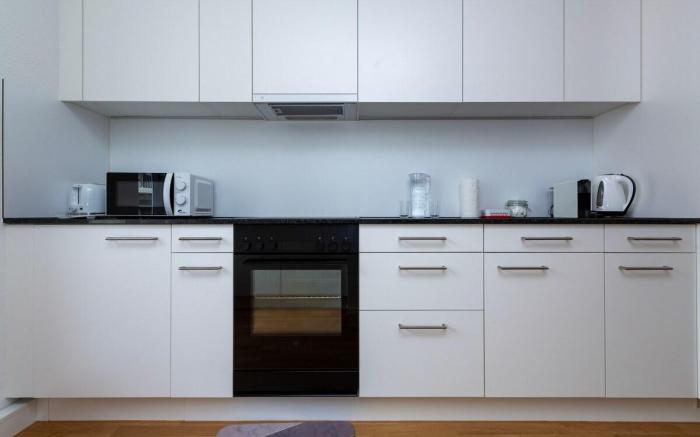 Apt 3B - Downtown Spacious 2-BR Apartment