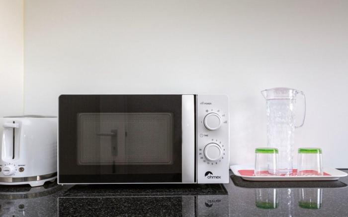 Apt 3A: Central Location: Spacious 2-BR Apartment