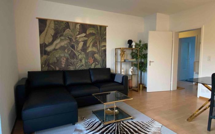 Apt 4B: RARE FIND - Spacious 2-BR Downtown Apt