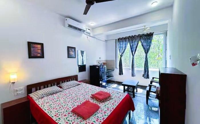 Studio Serinity Cove
R-2