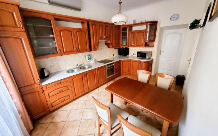 4-bedroom Apartment Old Town
