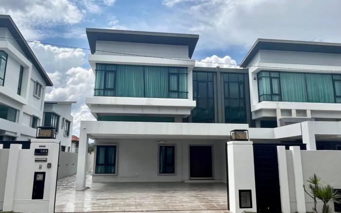 Cheekaaboo kid's Play Hse + Swimming pool +Karaoke