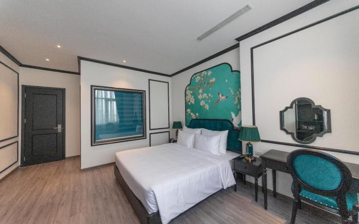 Azen Lakeside Hotel  & Travel