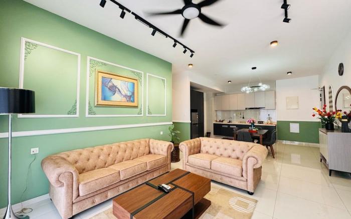 KingsBay Stylish By J AgapeHome