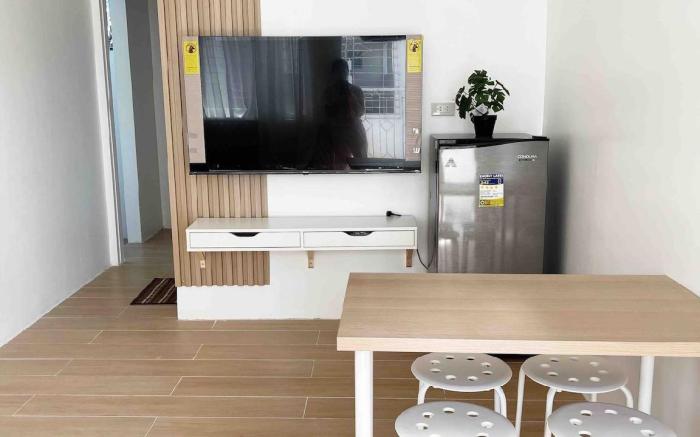 U2 New Minimalist Home 1-4 pax nr UP wifi Netflix