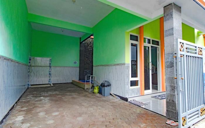 Villa Panderman Asri with Private Pool and Rooftop