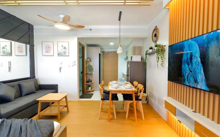 East Gate 31D - Newly Furnished Unit w/ Pool Gym