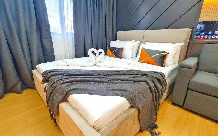 East Gate 31D - Newly Furnished Unit w/ Pool Gym