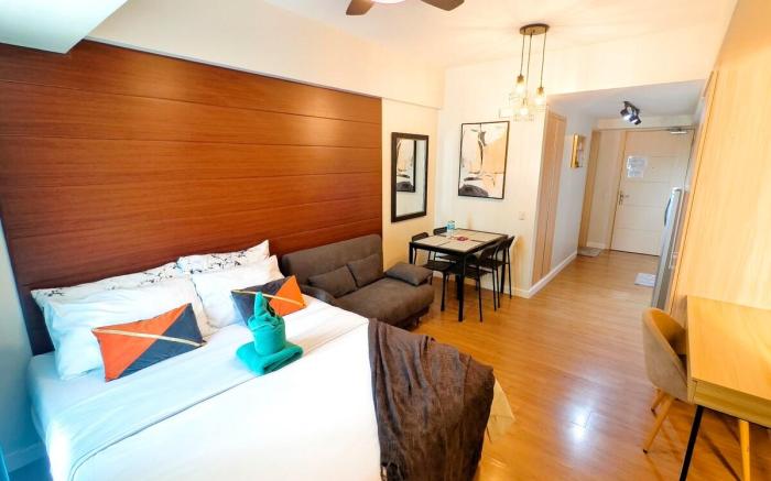 Resort Condo Unit Queen Bed Ayala Center - Solinea