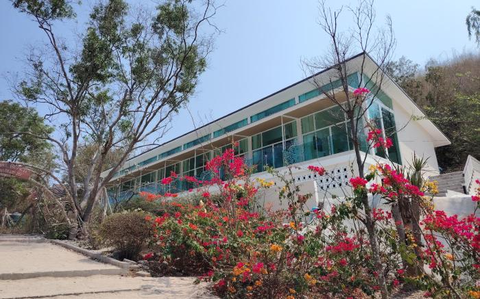 Ta Yai Beach Resort