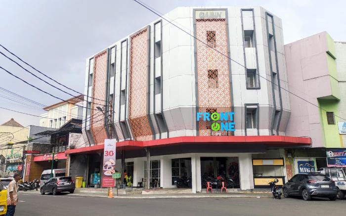 Front One Budget Hotel Slamet Riyadi Solo