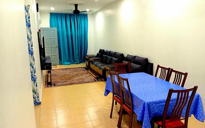 Homestay Nafisah Taman Jasin Height - 3 bedrooms