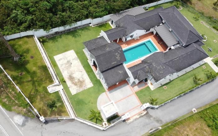 Singgah Villa, KKB