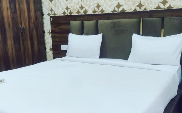 Hotel Raghubeer Temple