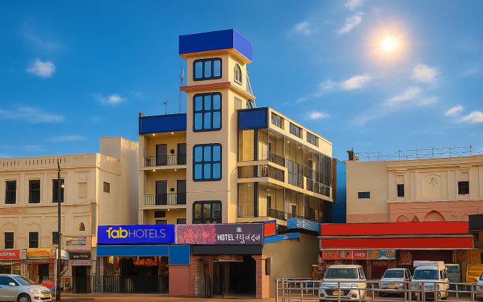 FabHotel Raghunandan Inn