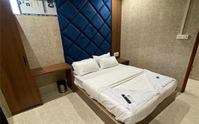 FabHotel Platinum Inn