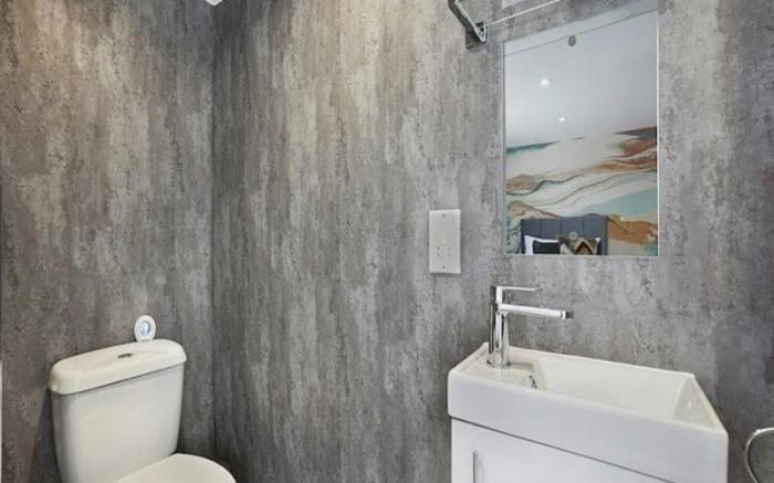 Stylish 5 bedroom house with 3 bathrooms