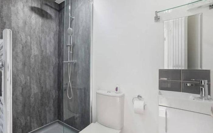 Stylish 5 bedroom house with 3 bathrooms