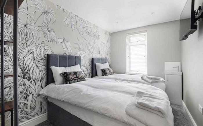 Stylish 5 bedroom house with 3 bathrooms