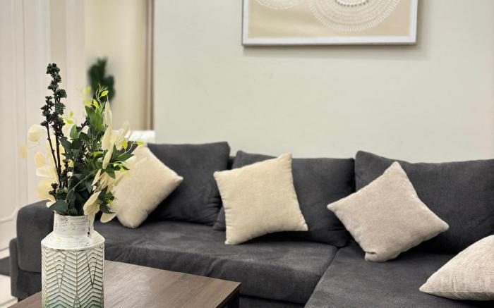 10 Amazing and quiet room and lounge in Al Mourouj