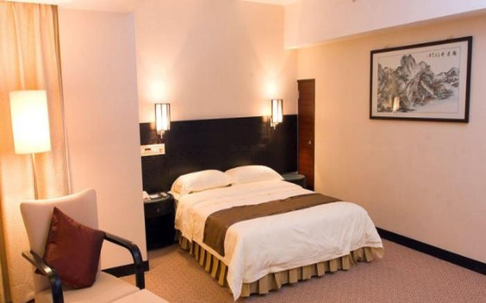 Skyline Plaza Hotel