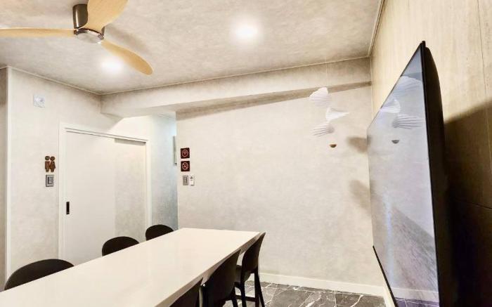 Bosu House 6 Person Room (Random Assignment)