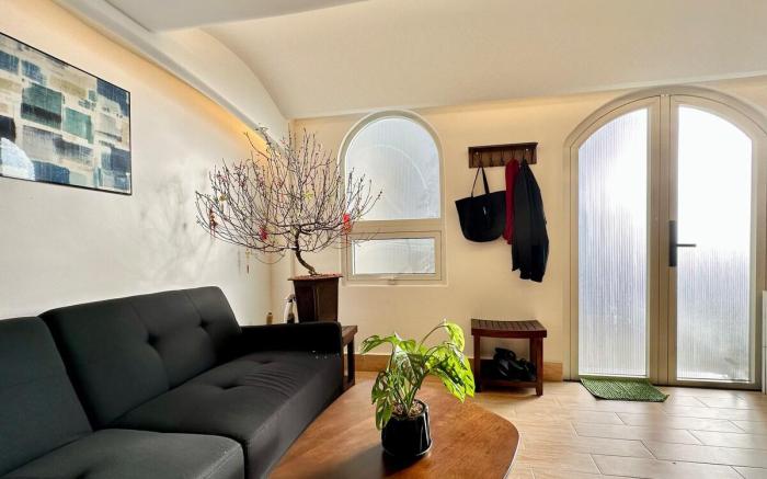 Full house near XuanHuong Lake for big group