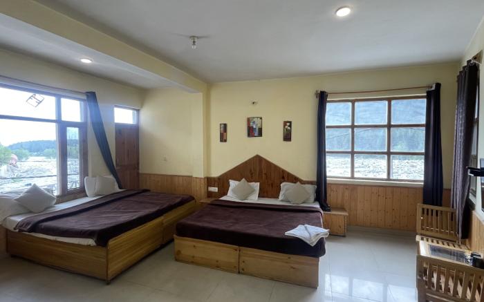 Singh Saab Rooms & Cafe