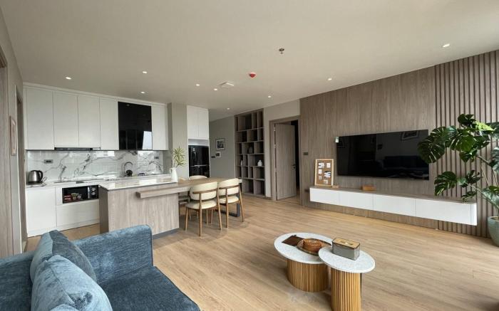 XOI Lumi_601_Lakeside 2BR-75m²_Kitchen&Balcony@CBD