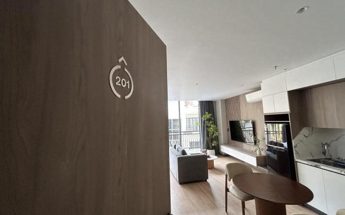 XOI Lumi_201_Lakeside Balcony Suite w/ Kitchen@CBD