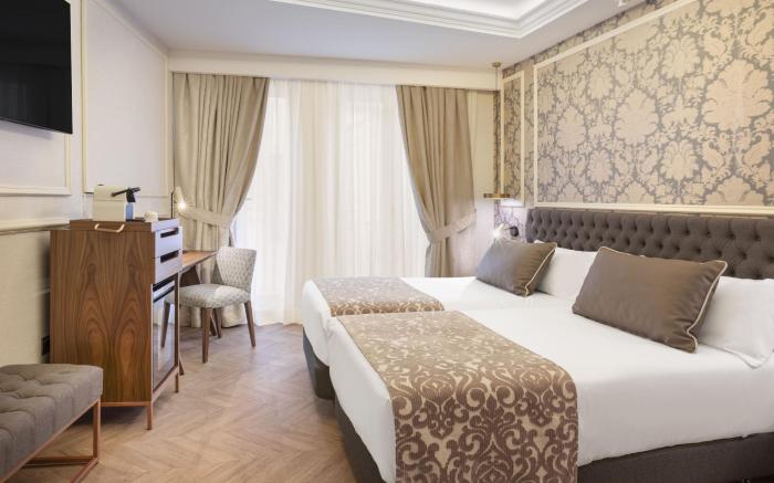 Catalonia Las Cortes Hotel