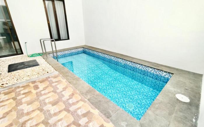 Arrayyan B-12 Luxe Balcony