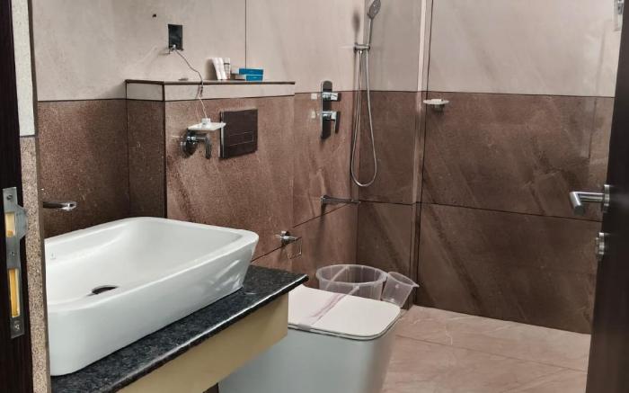 SABU'S GRAND ROYALE HOTEL