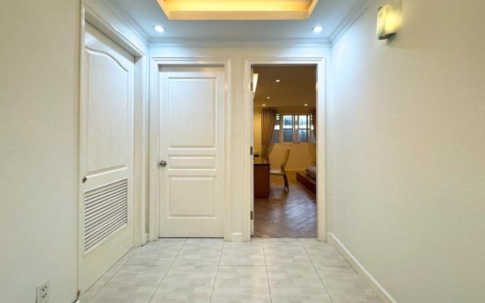 Charming Free Pool 2BR 2BA 10 minutes to Airport
