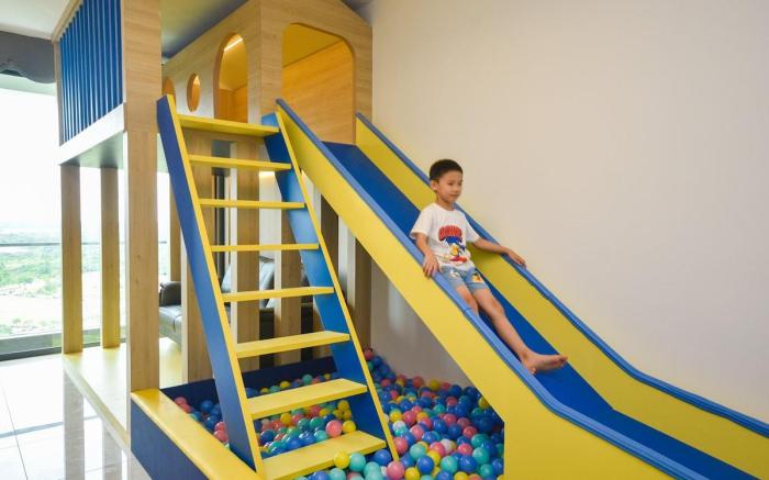 Castle Slide Playground & Ball Pool @ Macrolink