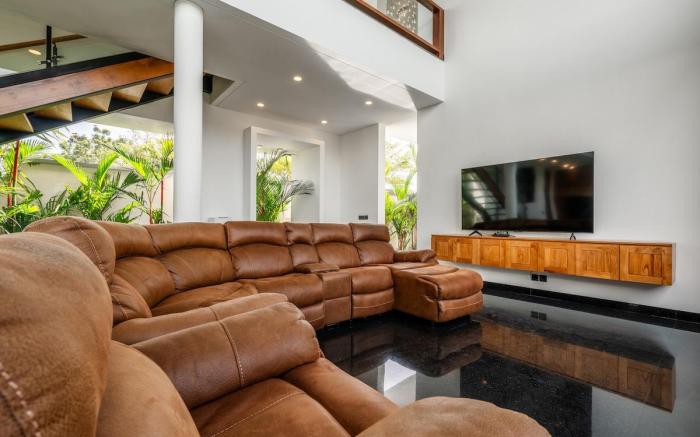Merayu2 - 5BR villa in Central Canggu Batu Bolong