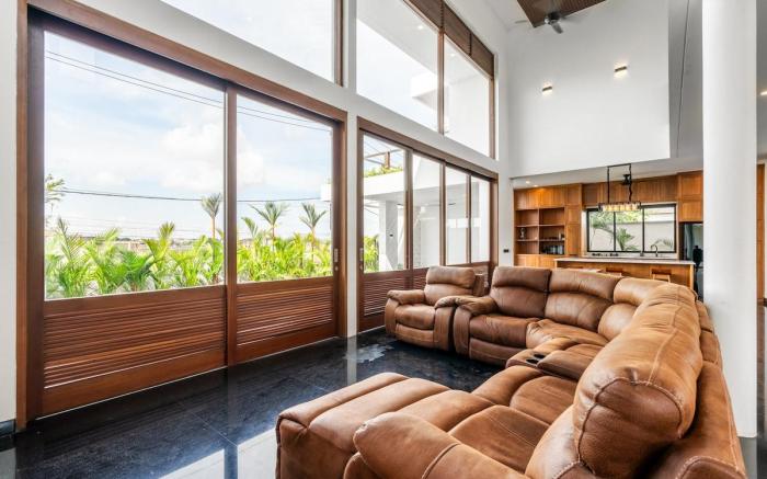 Merayu2 - 5BR villa in Central Canggu Batu Bolong