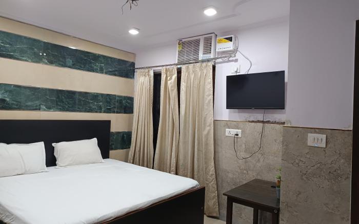 Ajeet Home Stay @Walk in Nizamudin Railway Station