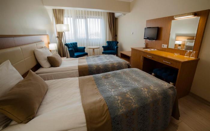 Patalya Lakeside Resort Hotel