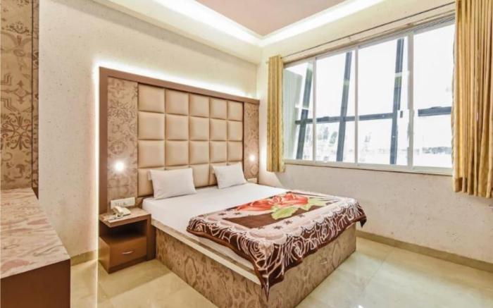Holiday Aapke liye V Hotel