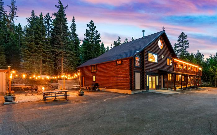 Duck Creek Village Inn