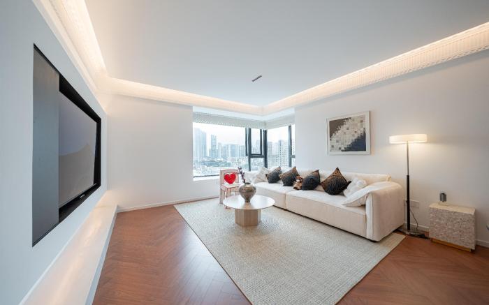 Downtown | 3 Bedrooms | Skyline View with Balcony