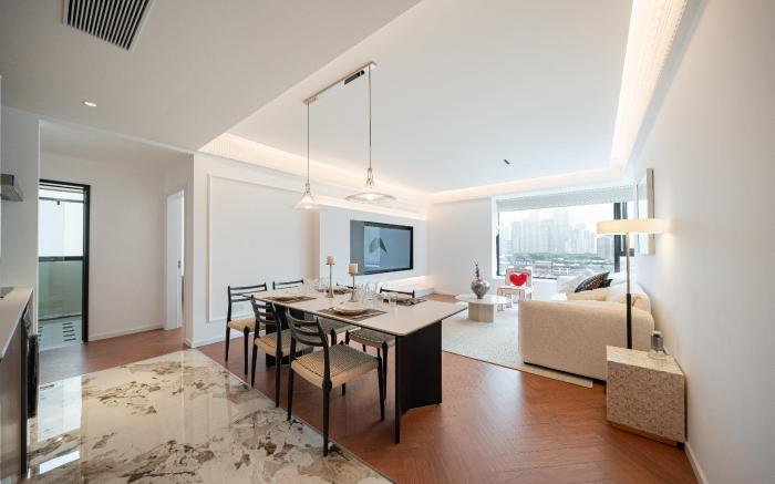 Downtown | 3 Bedrooms | Skyline View with Balcony