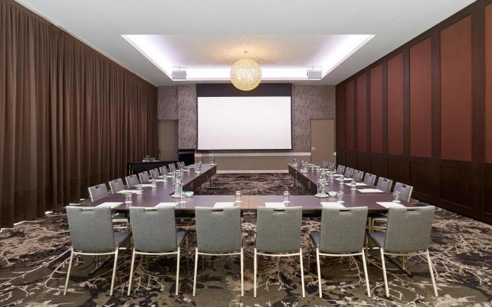 Holiday Inn Warwick Farm By IHG