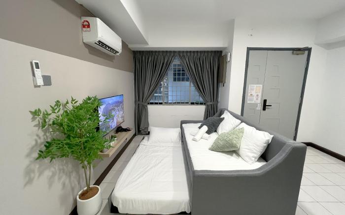 Plaza Berjaya LuxurySuites 15Pax Family 07