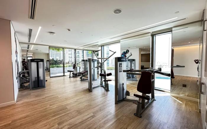 Dancenter Luxury 2 BR at Creek Side