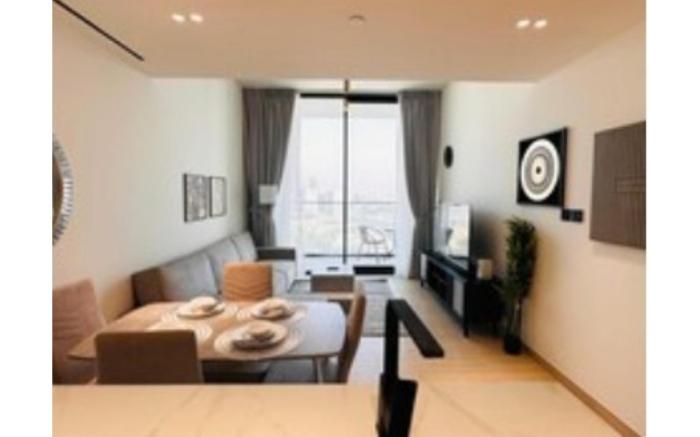 OYO HOME 1511 Premium 2-bed Apartment Creek Side 