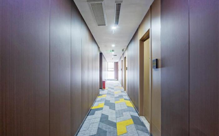 IU Hotel Shijiazhuang Railway University Subway Station
